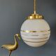 Suspension globe vintage art déco en opaline blanche et dorée