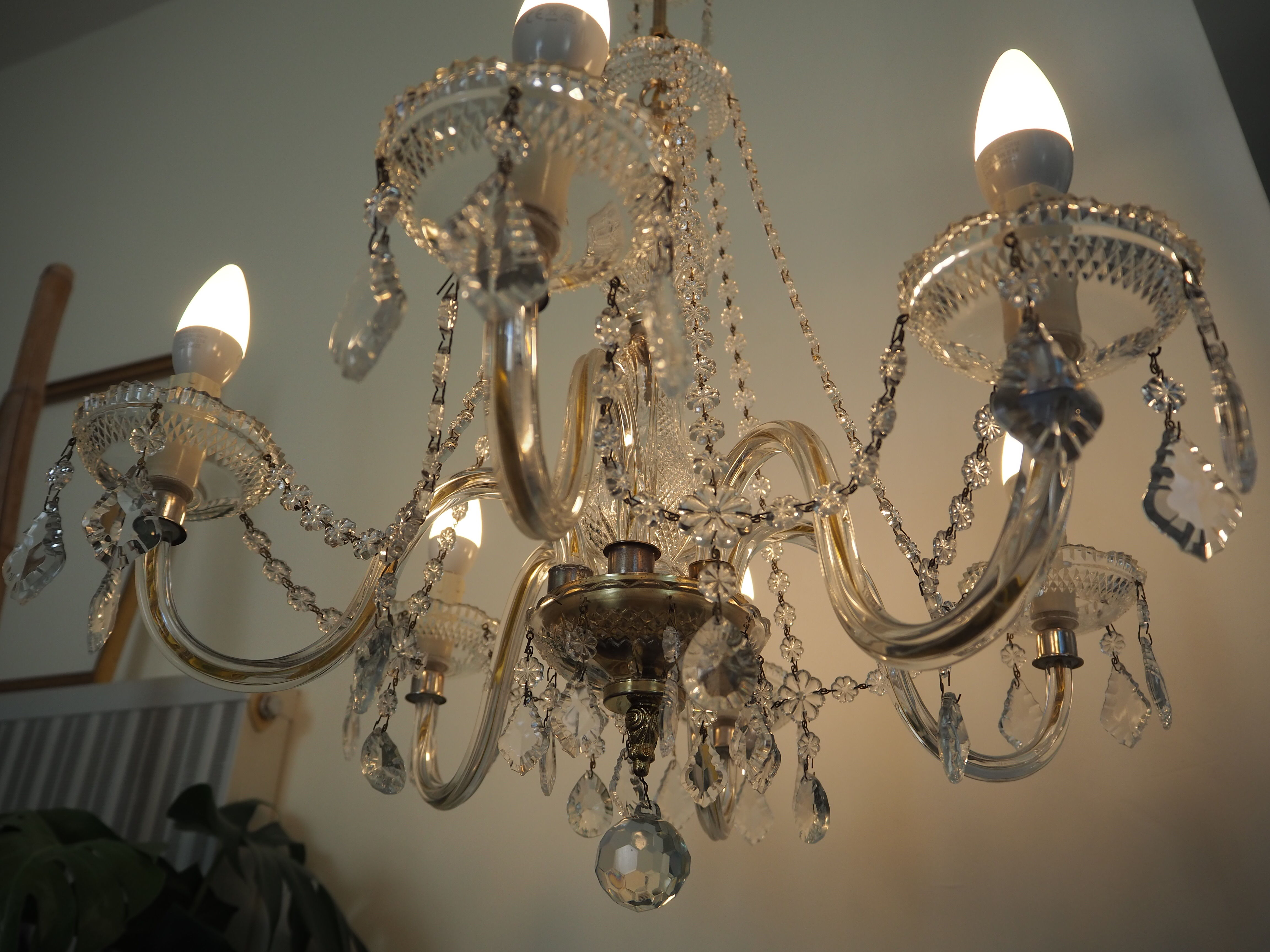 6-light chandelier with tassels