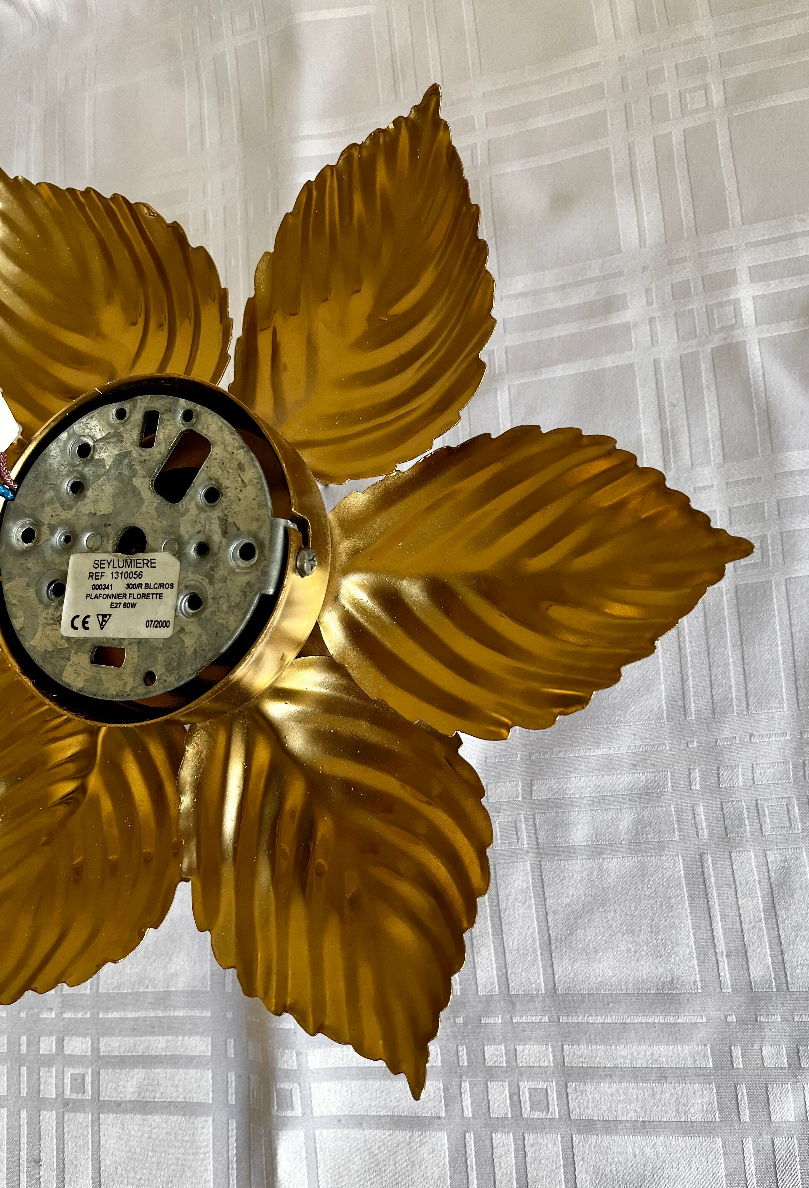 Golden flower wall lamp