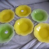 Hollow plates in the shape of luminarc flowers