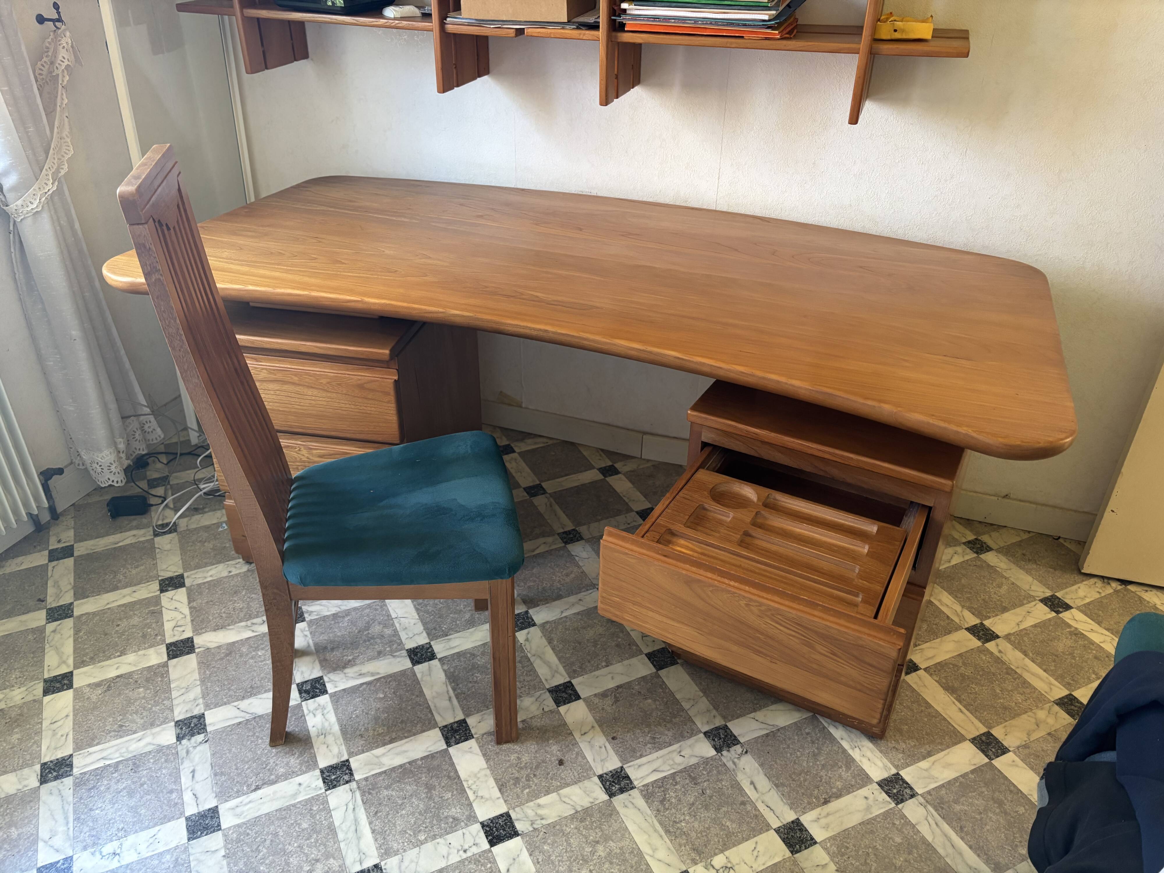 Bureau design en orme massif