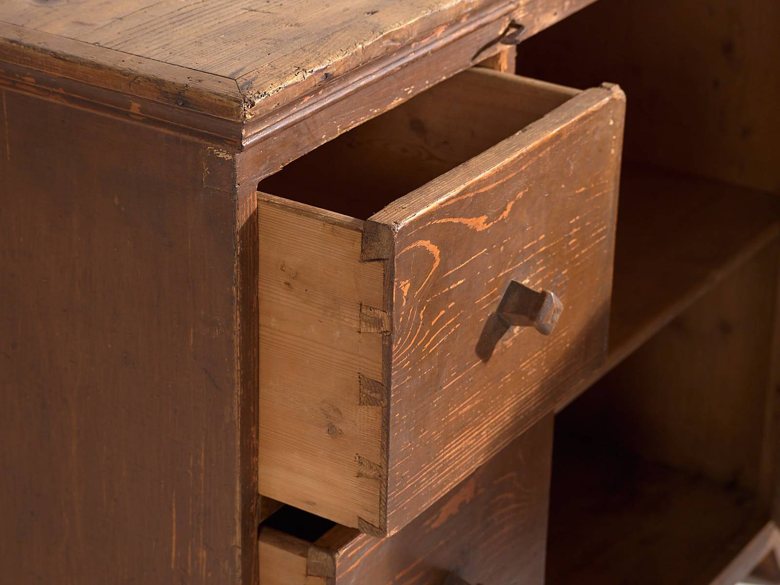 Large antique chest of drawers (circa 1920)