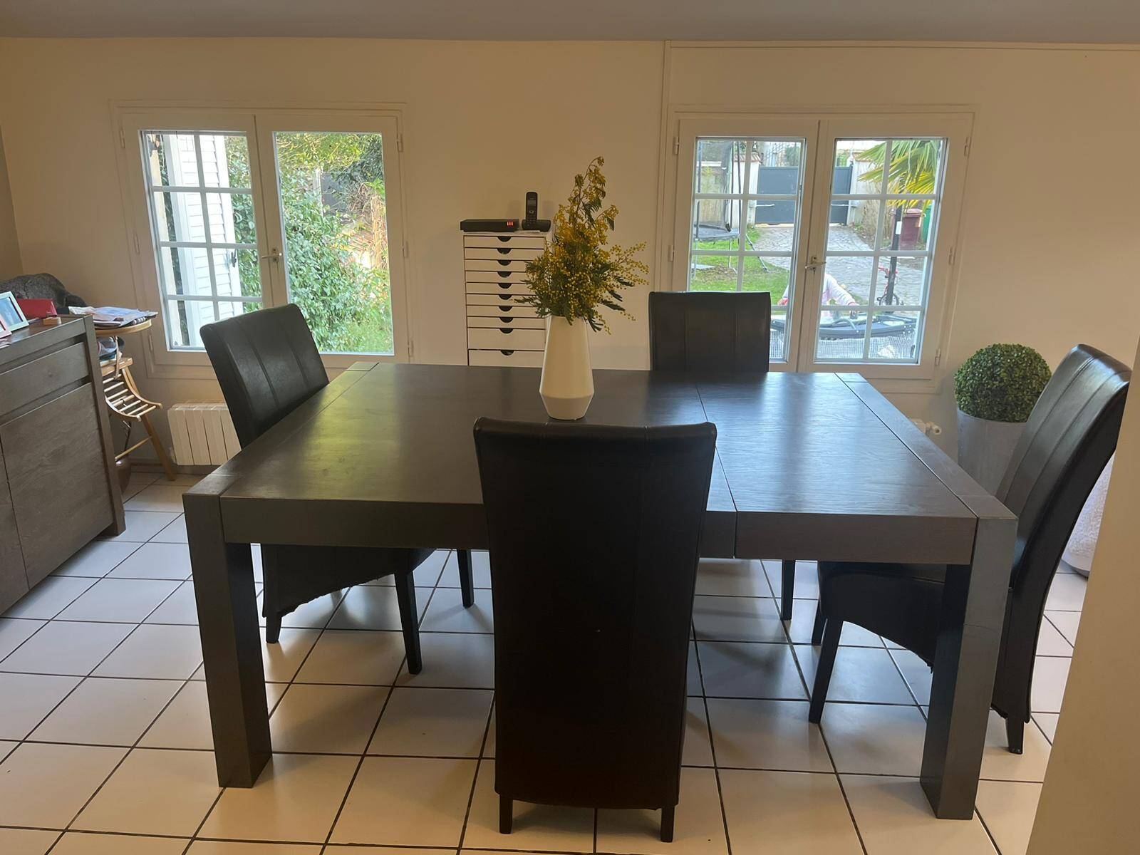 Table de salle à manger en bois massif