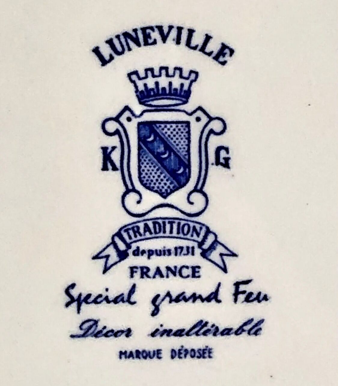 Hollow round dish décor with Chinese Saint Clément Lunéville