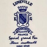 Hollow round dish décor with Chinese Saint Clément Lunéville