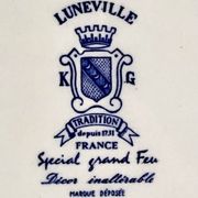 Hollow round dish décor with Chinese Saint Clément Lunéville