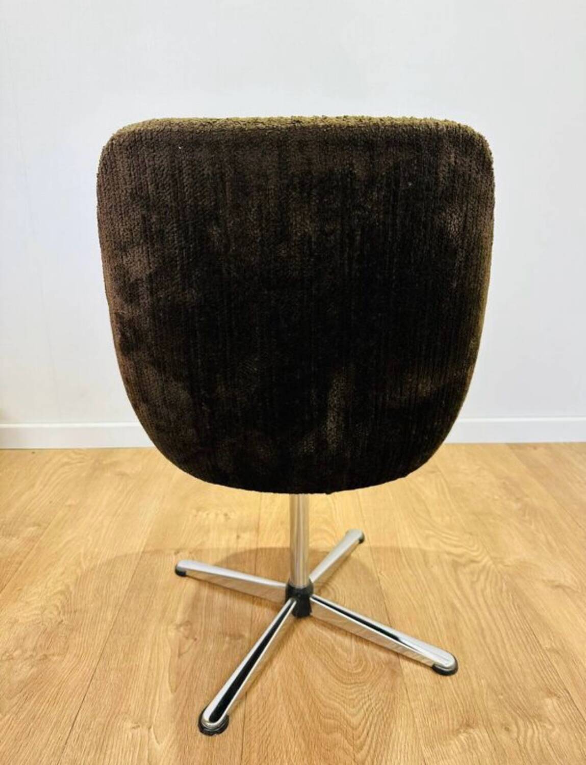 Swivel chair