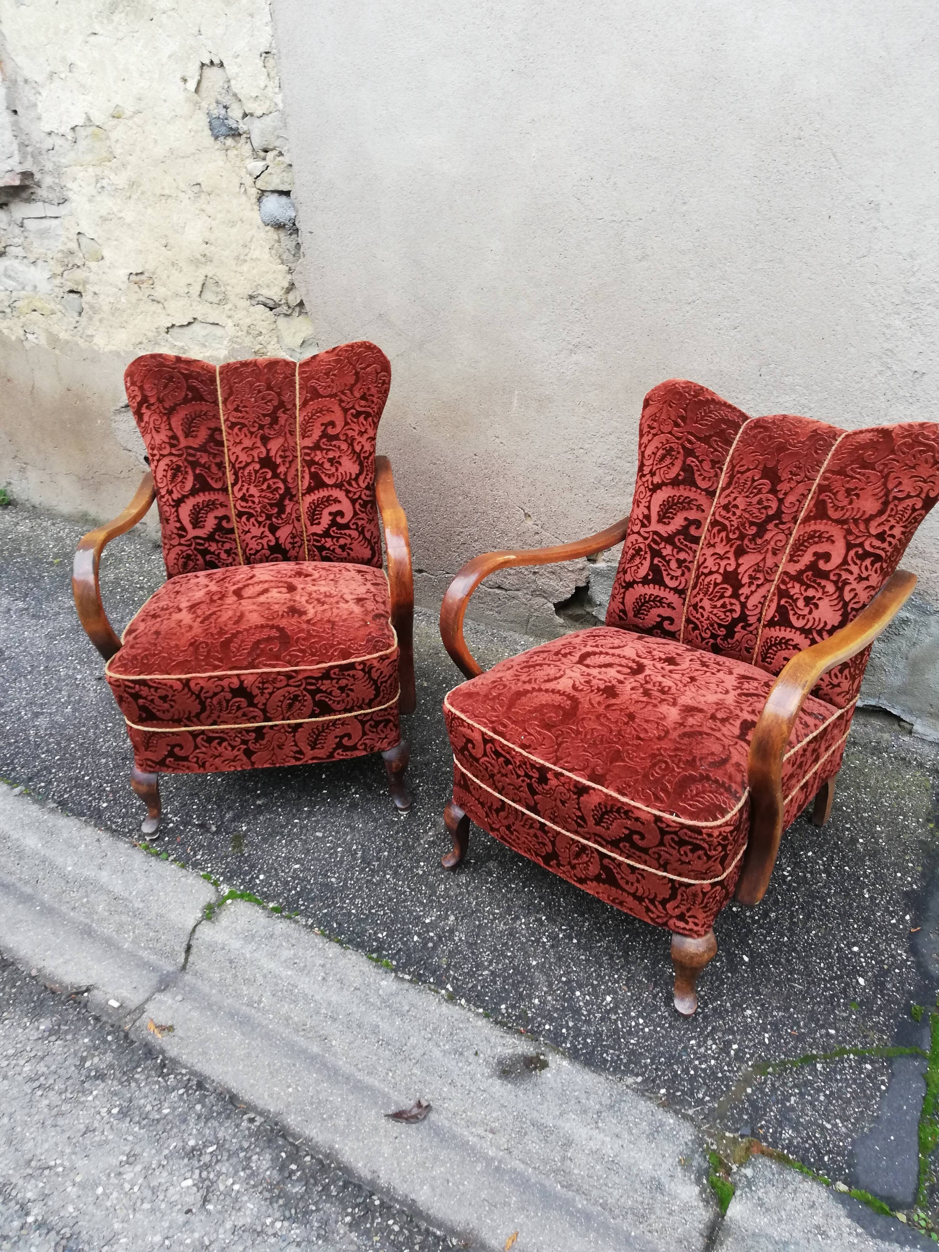 Paire de fauteuils année 50 tissu bordeaux