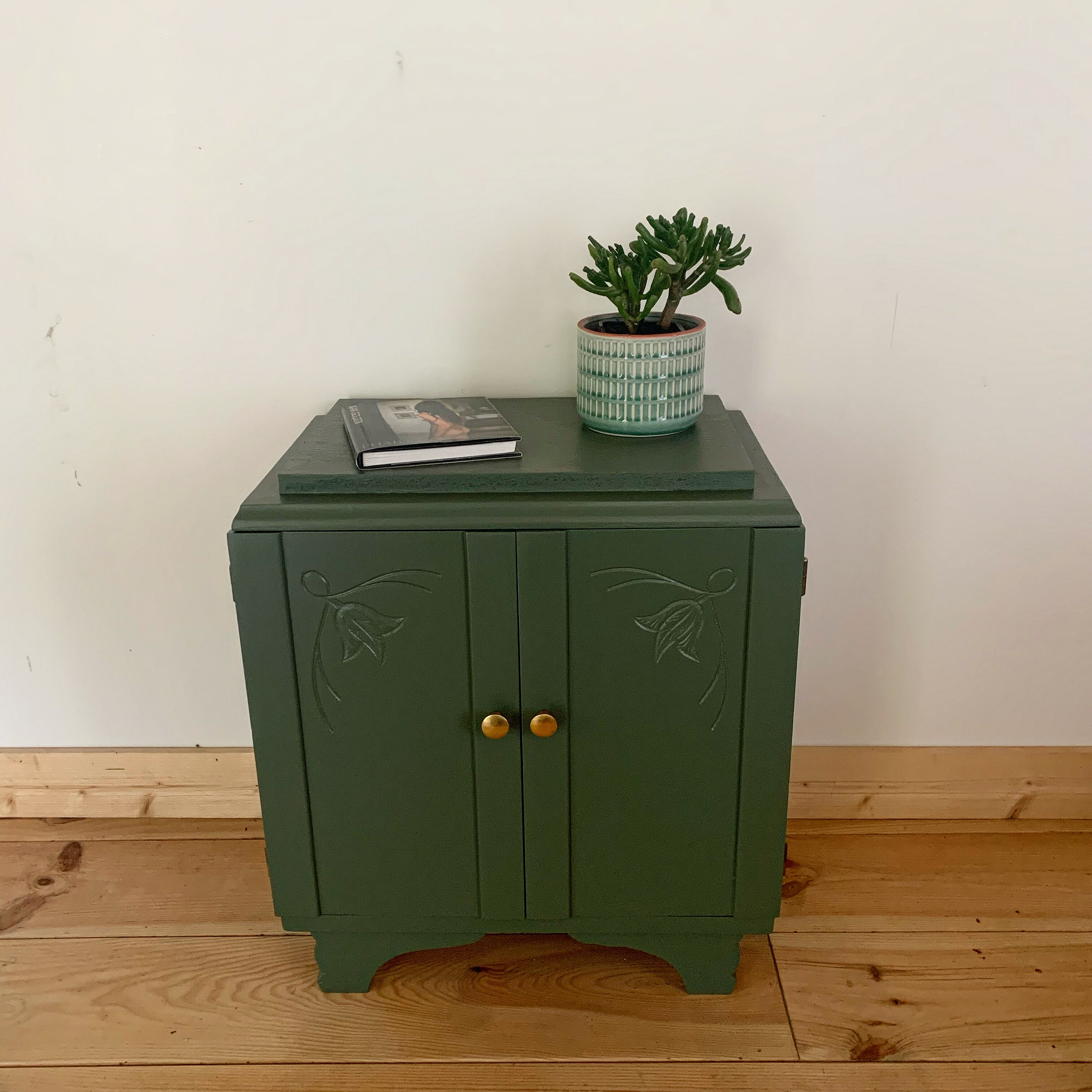 Bedside art deco green pomegranate