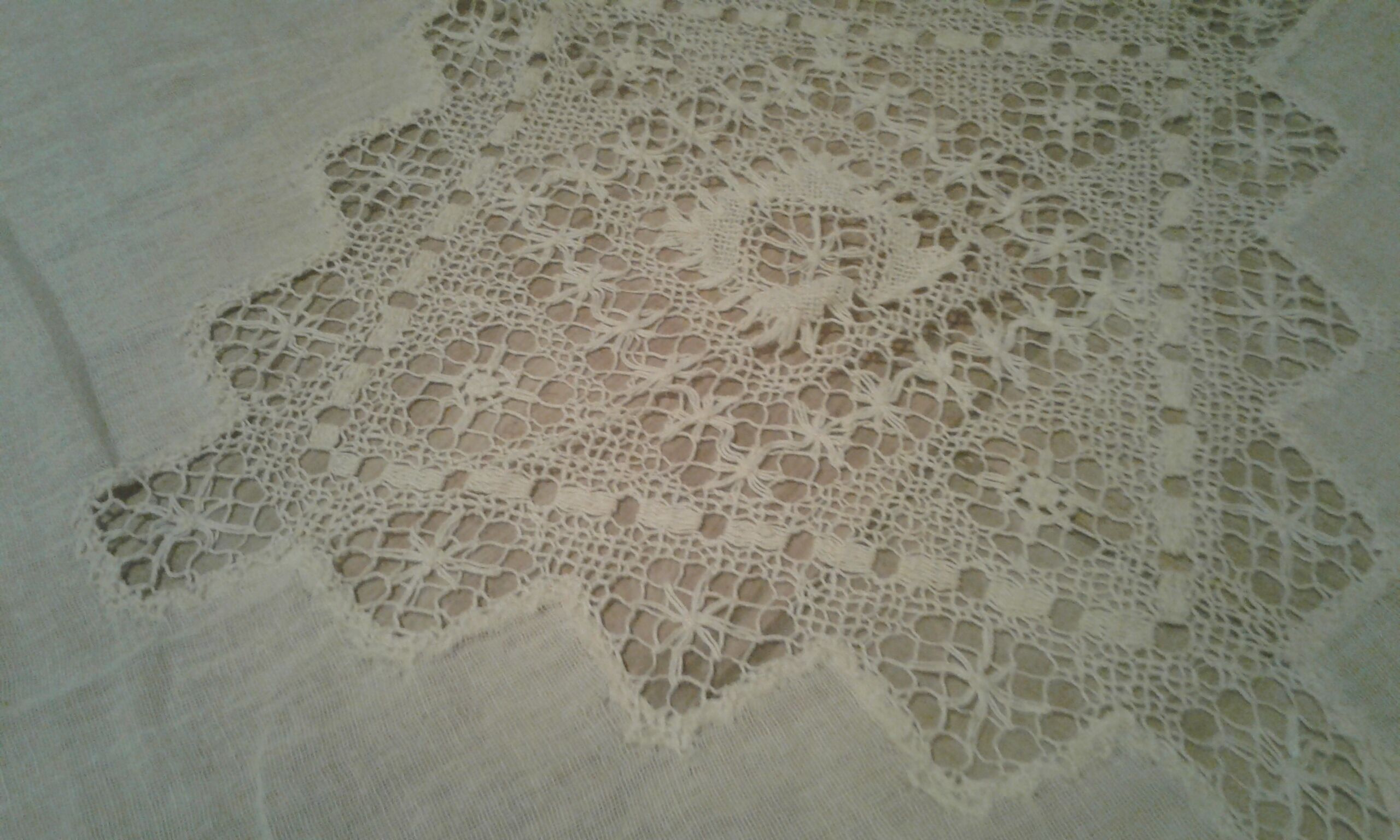 Antique tablecloth .tulle/lace quality 225cmx225cm .n°48