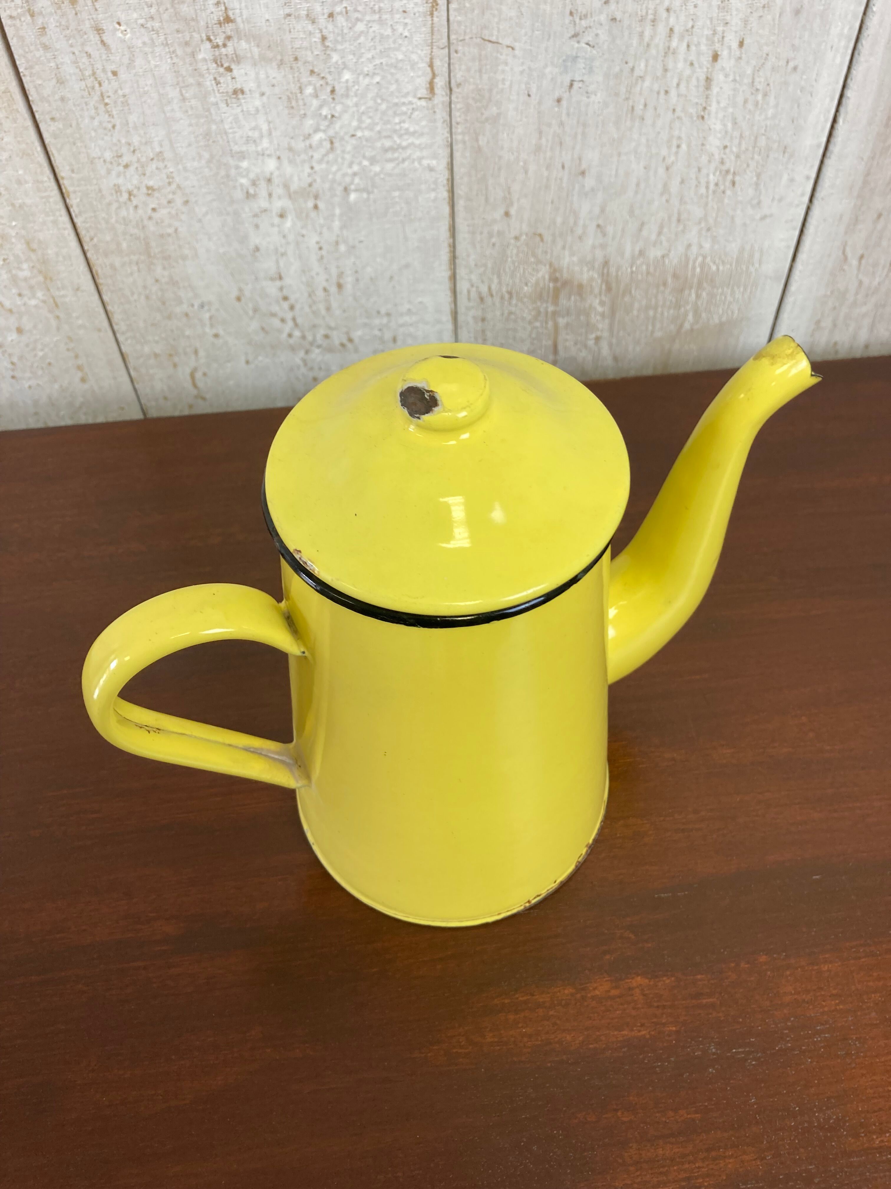 Yellow enamelled coffee maker