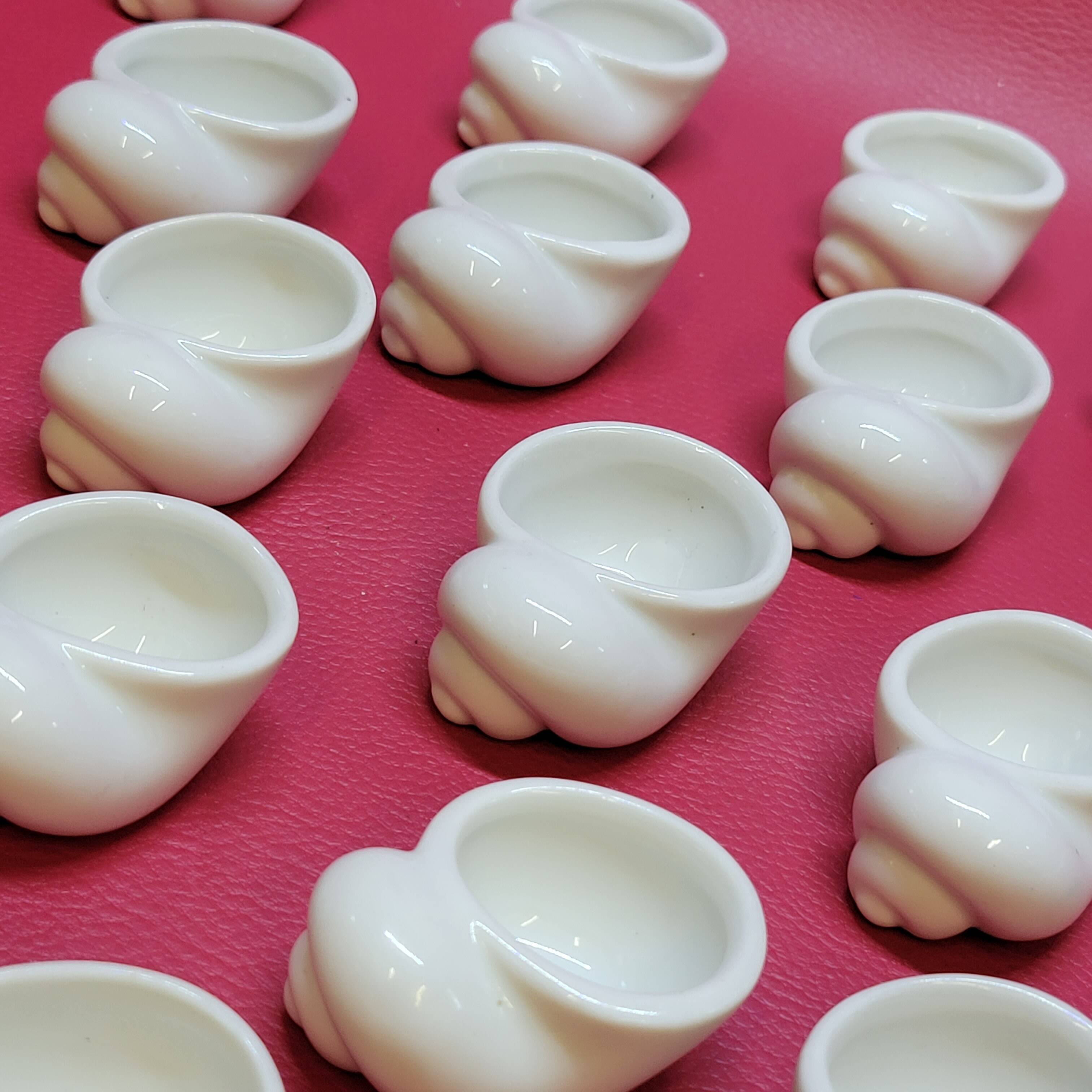 25 Snail Shell Buckets In Vintage White Porcelain