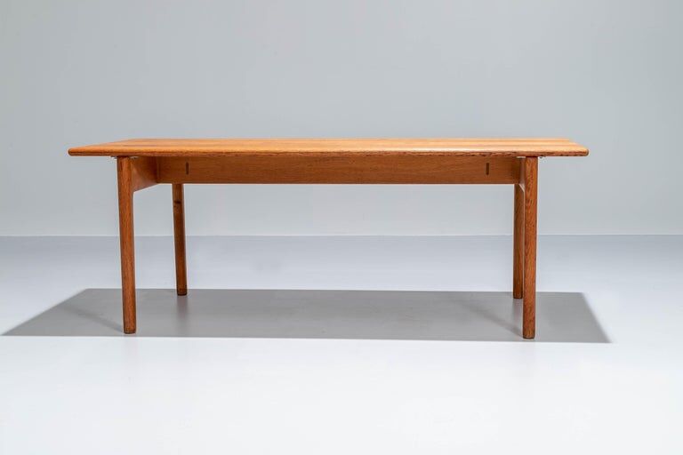 Hans Wegner AT-15 coffee table by Andrea Tuck in solid oak, Denmark, 1960s