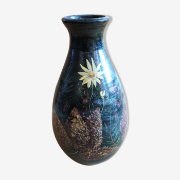 Vase peint en terre cuite