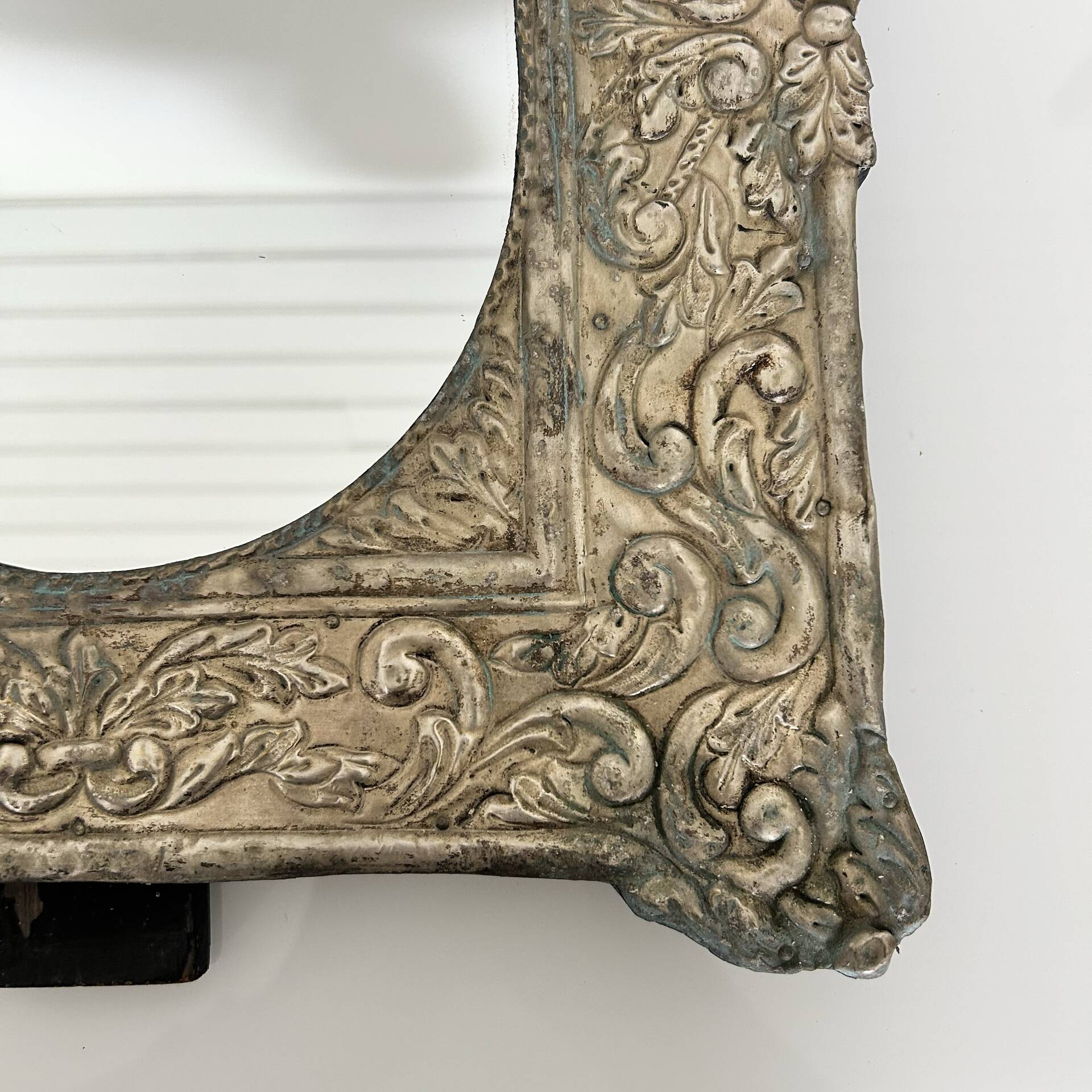 Baroque mirror in repoussé brass
