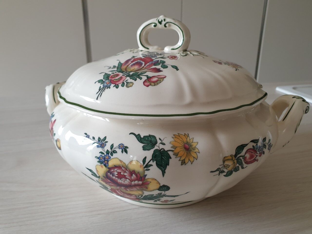 Old soup tureen Villeroy & Boch