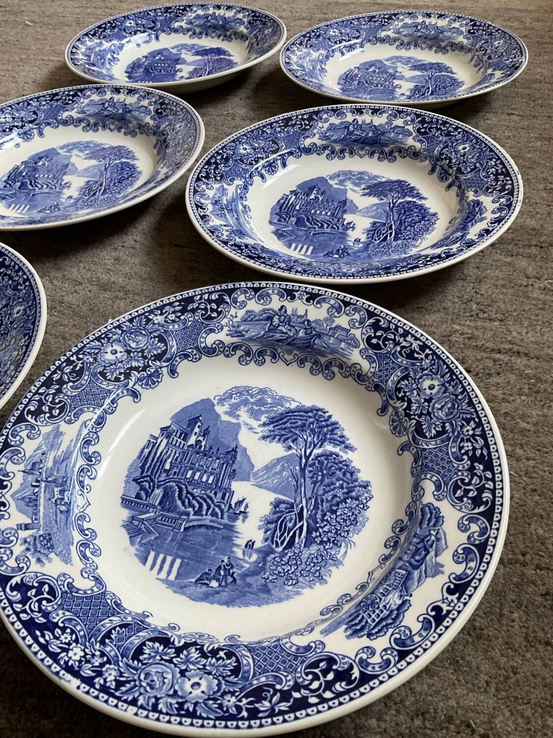 Set of 6 Petrus Regout Maastricht plates with white and blue decor