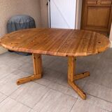 Vintage round table in solid pine