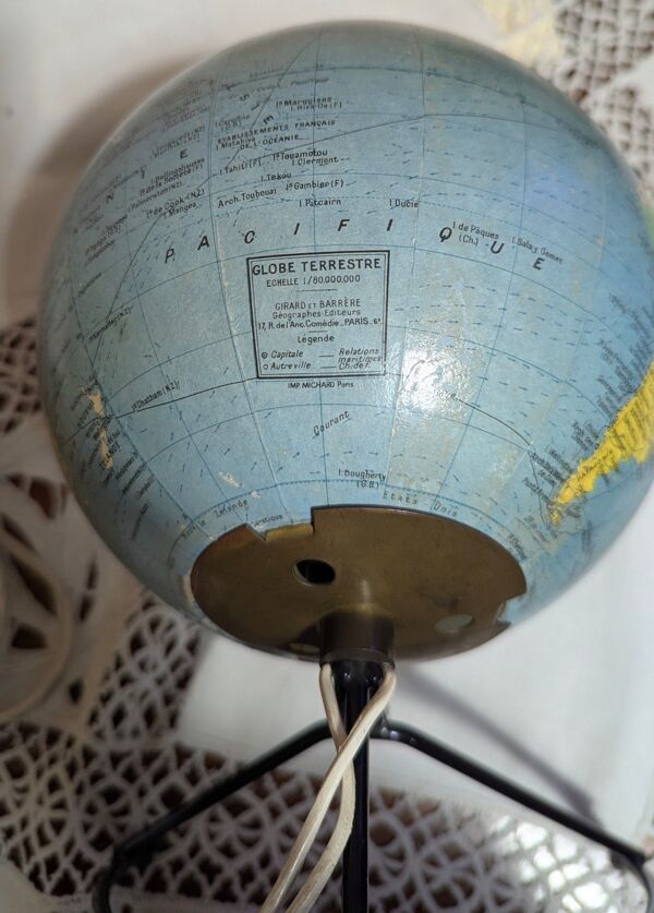 Globe Terrestre Lumineux en verre Girard et Barrère années 60 - 1/8000