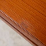 Expandable teak dining table