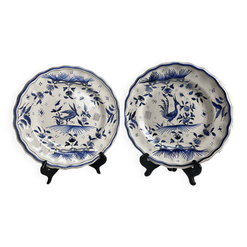 Moustiers, pairs of plates with wading bird design, scalloped edge, early 20th century.
