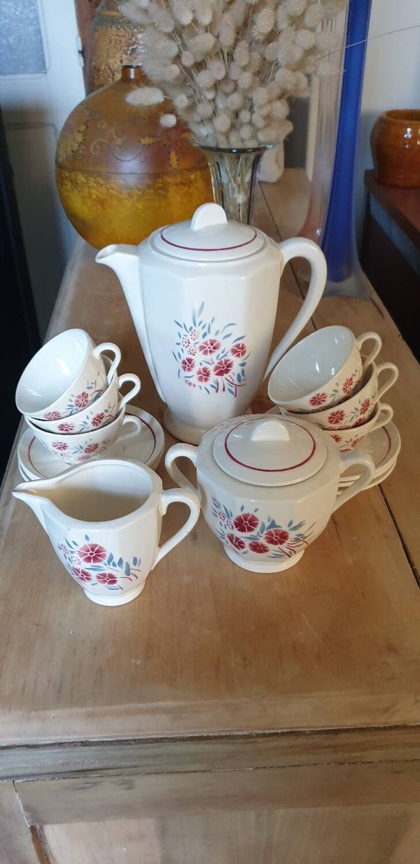 Service à café ou thé demi porcelaine Badonviller