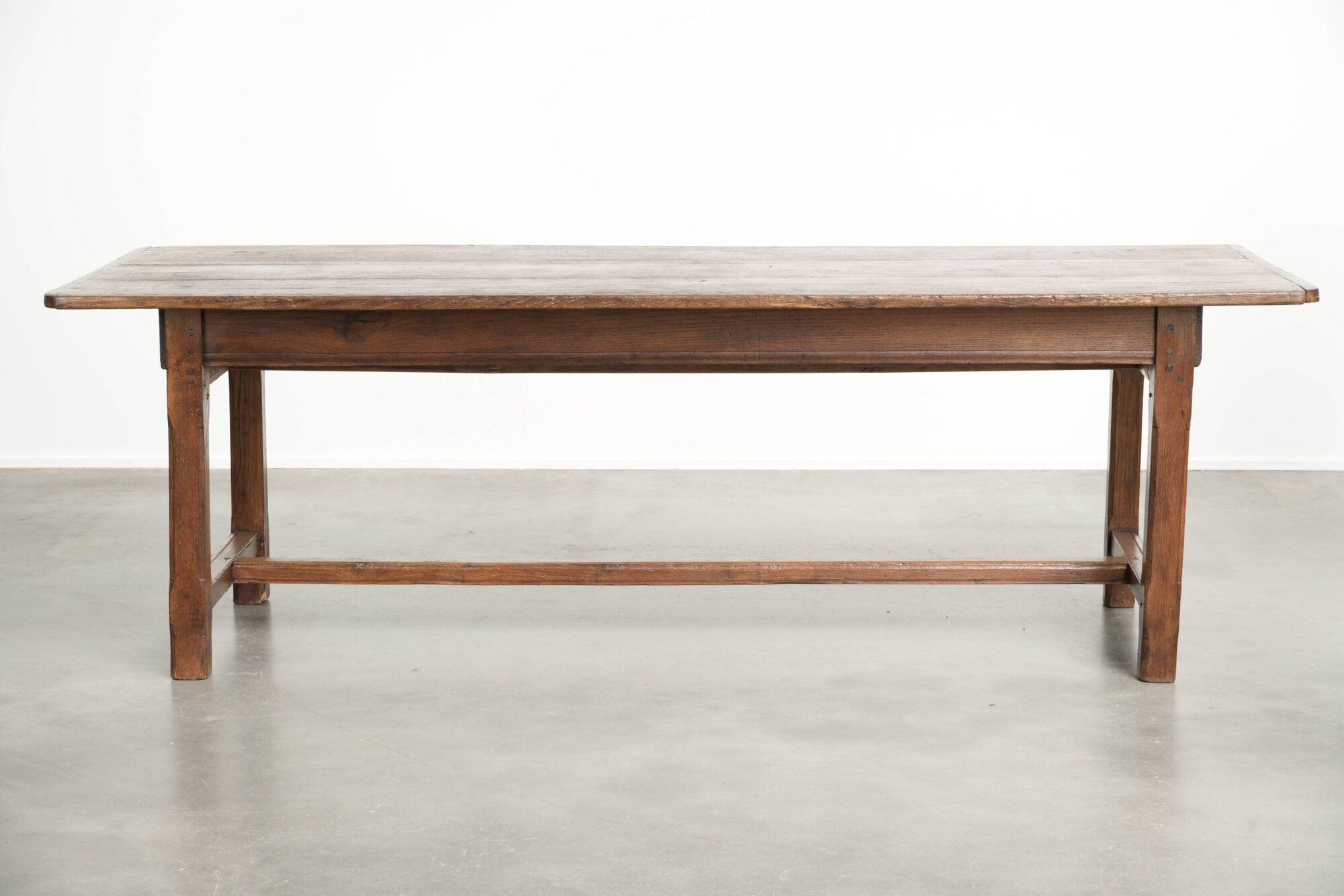 Antique oak dining table from the 18th century for 6 to 8 people