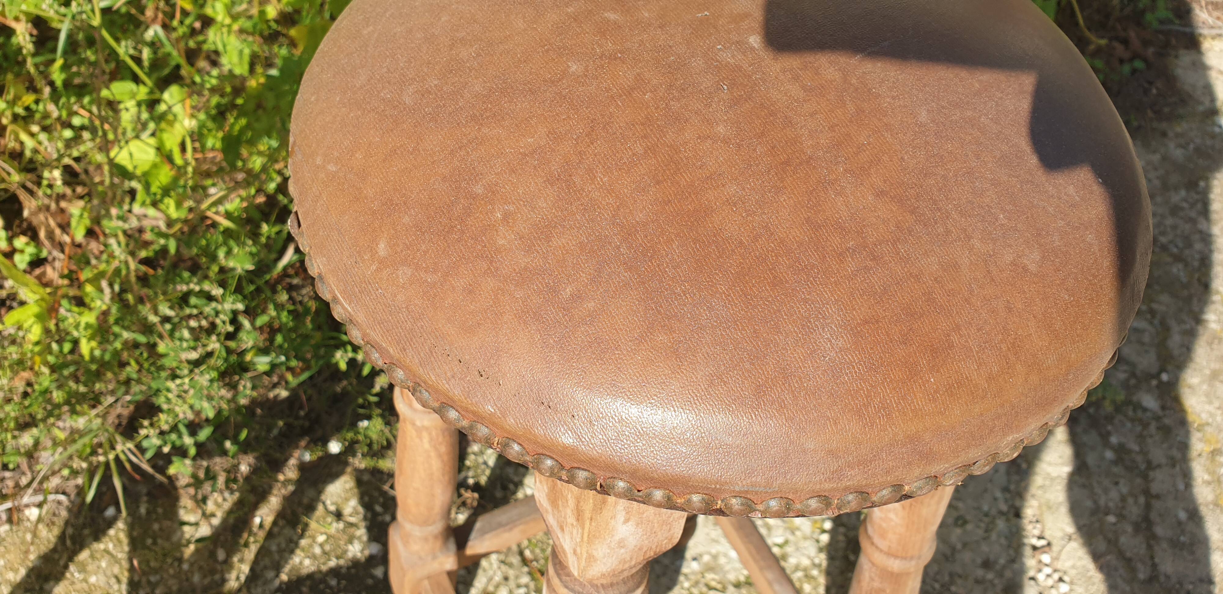 Paire de tabourets de bar, bois et simili cuir