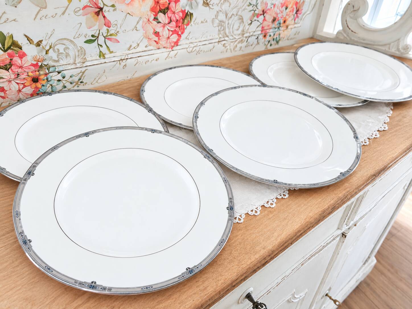 Set of 6 flat plates in English porcelain Wedgewood model Amherst.