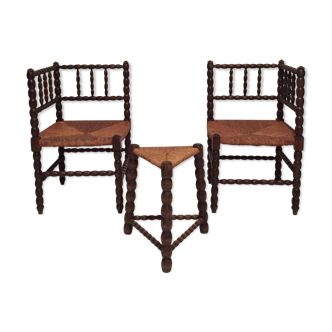 Ensemble chaises fauteuils et tabouret tripode paillés français