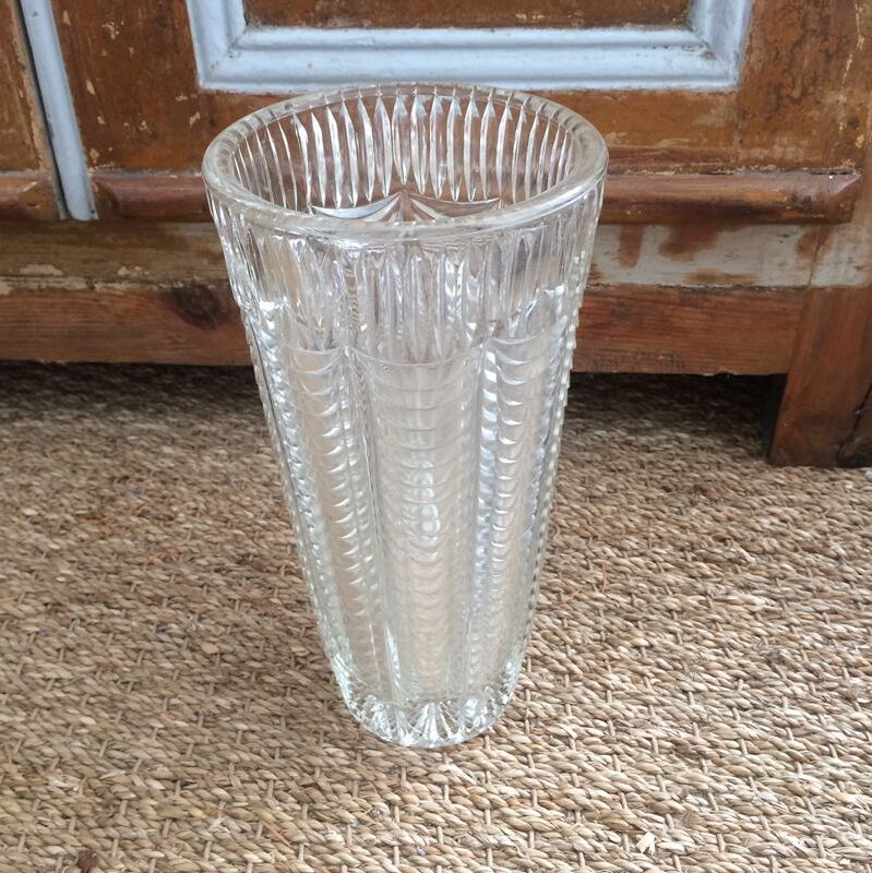 Vase en verre taillé