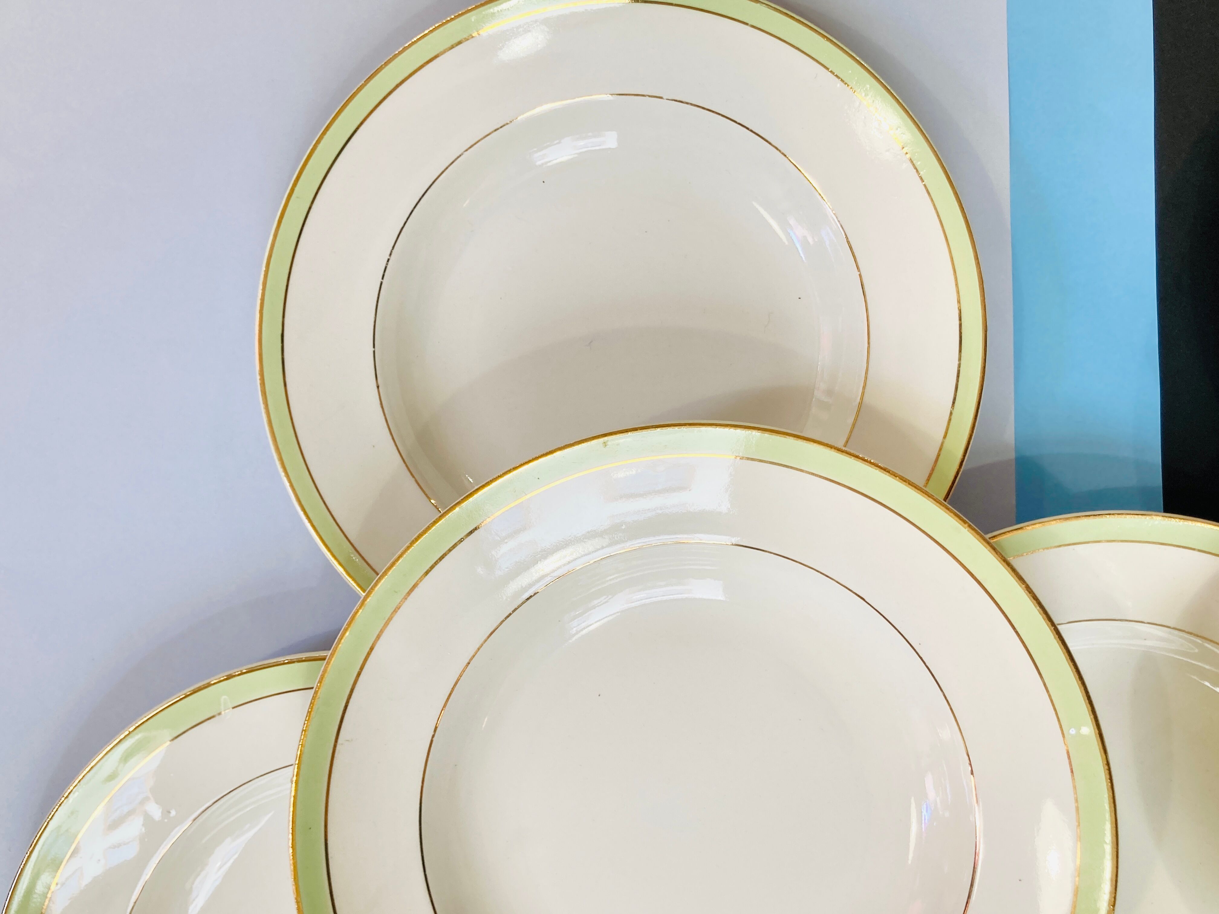 7 assiettes des années 60 verte et blanche - moulin des loups & orchies france