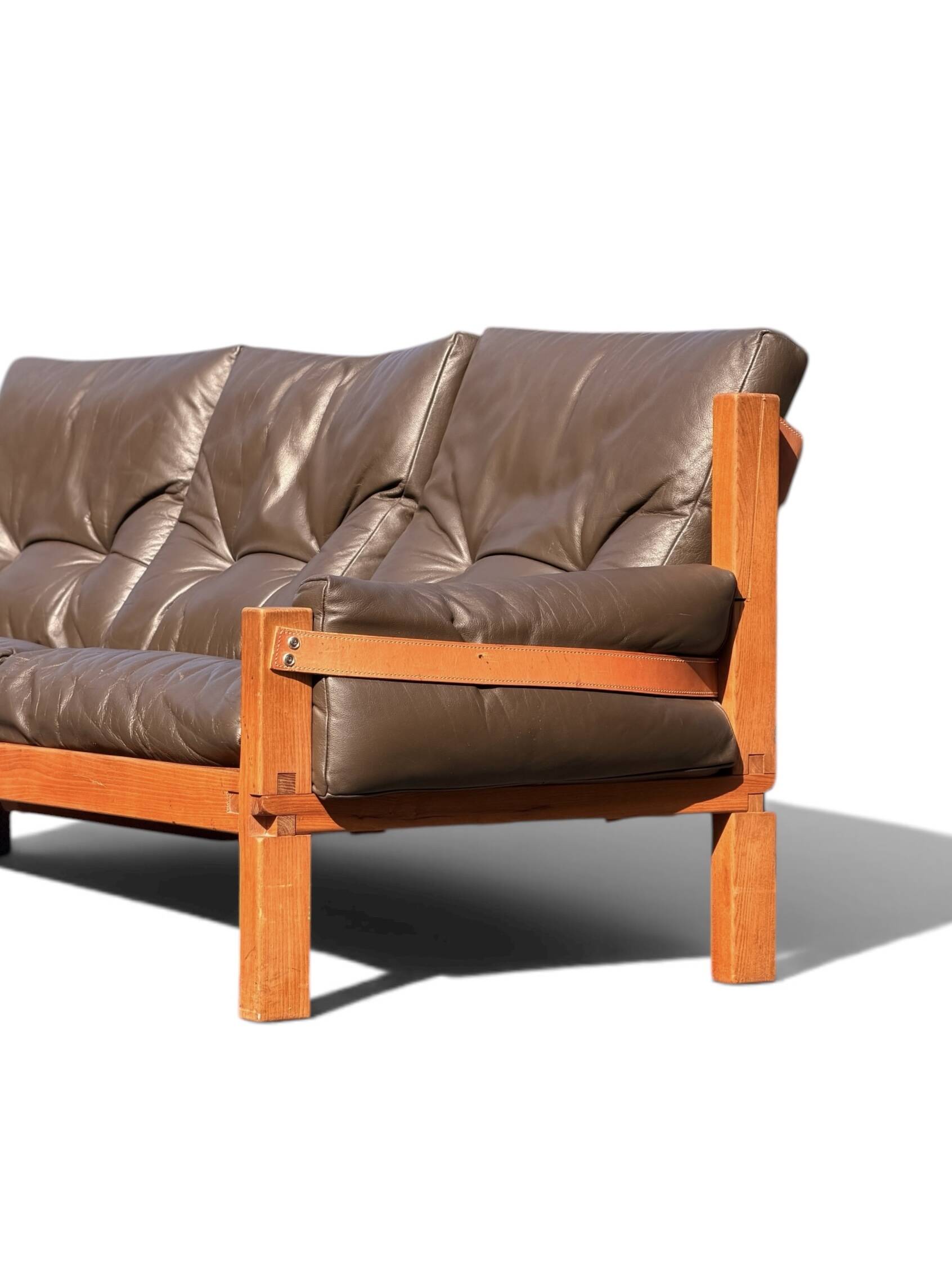 Pierre Chapo, 3-seater sofa S32 in solid elm and brown leather, 1966