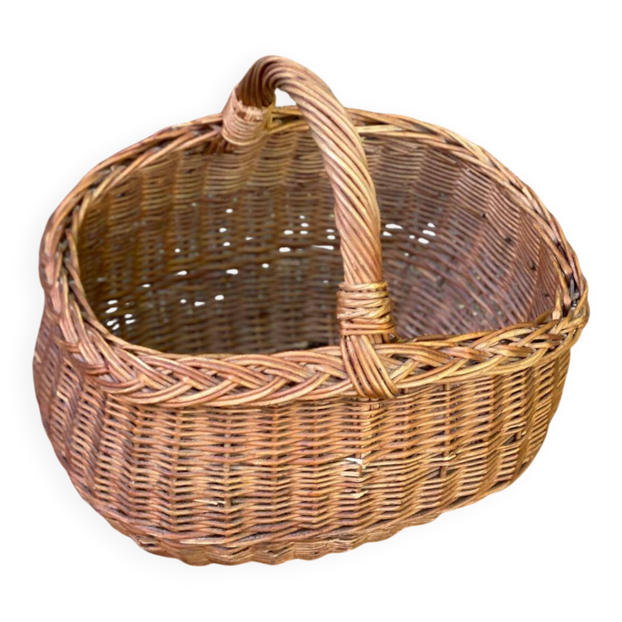 Round oval basket in rattan and woven wicker with handle