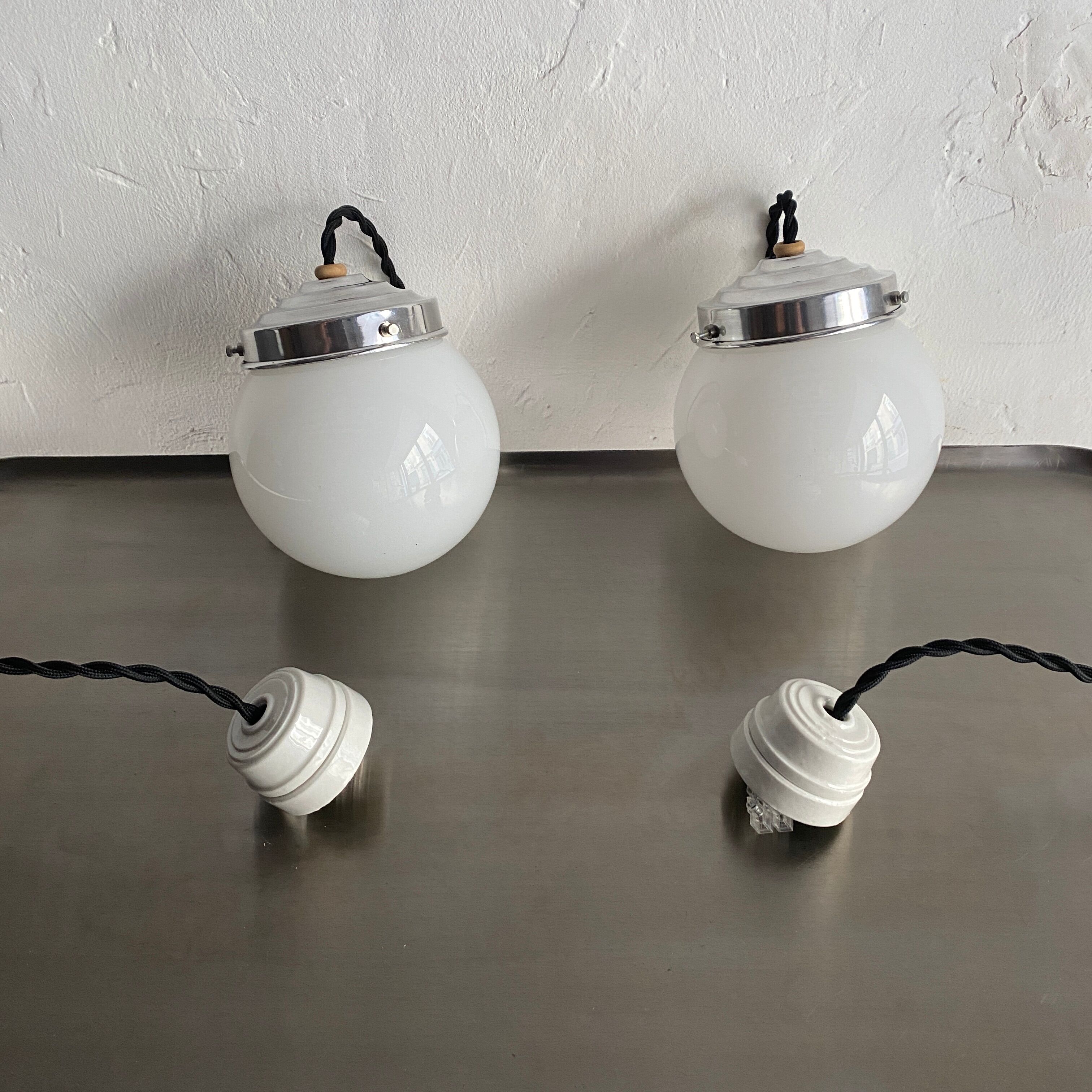 Lot 2 opaline hanging lamps