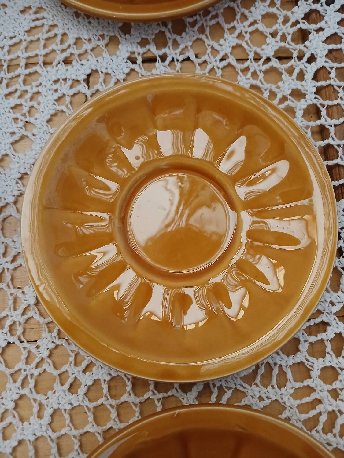 12 tasses à café anciennes avec soucoupes