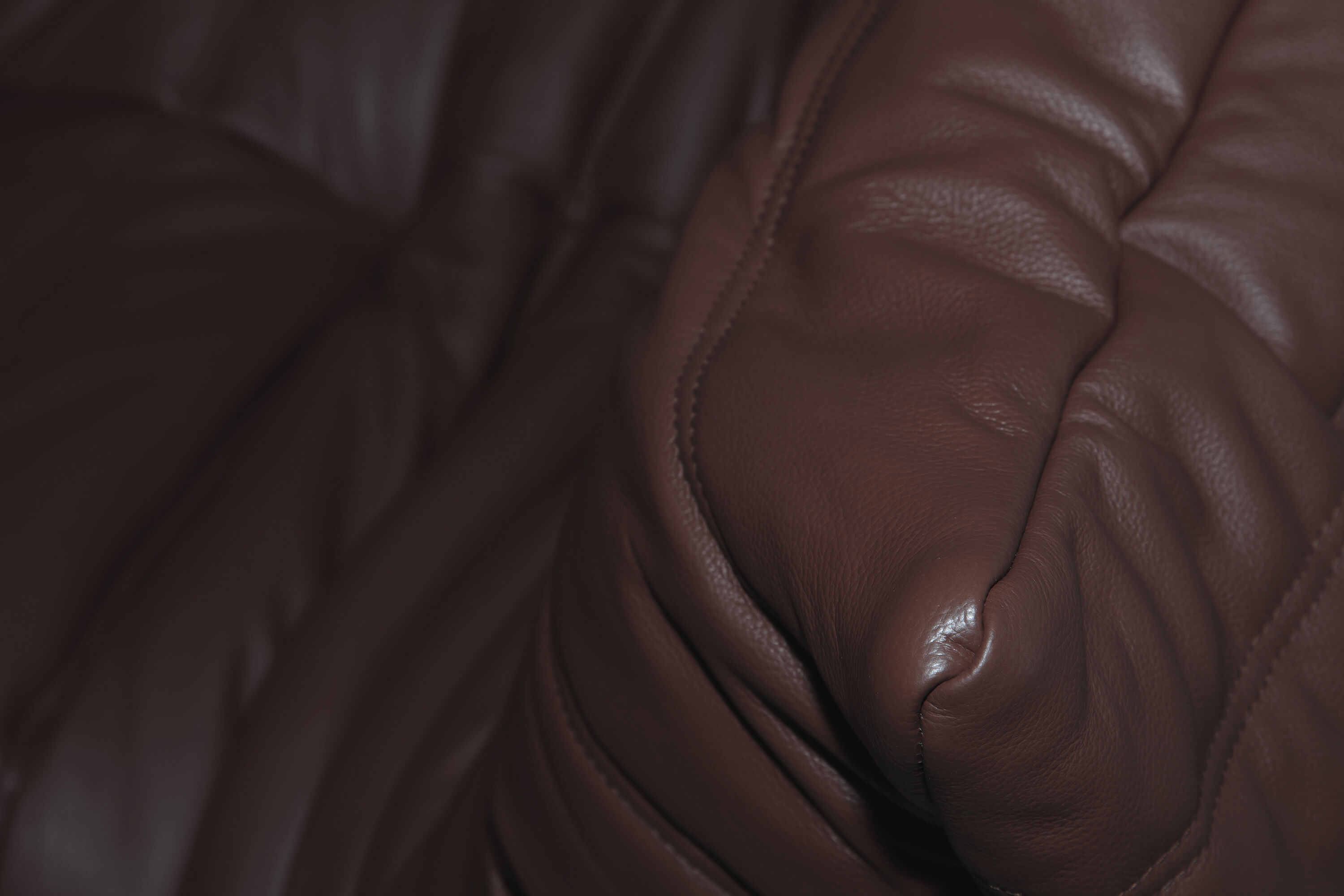 Canapé 3 places Togo en cuir brun dessiné par Michel Ducaroy 1973