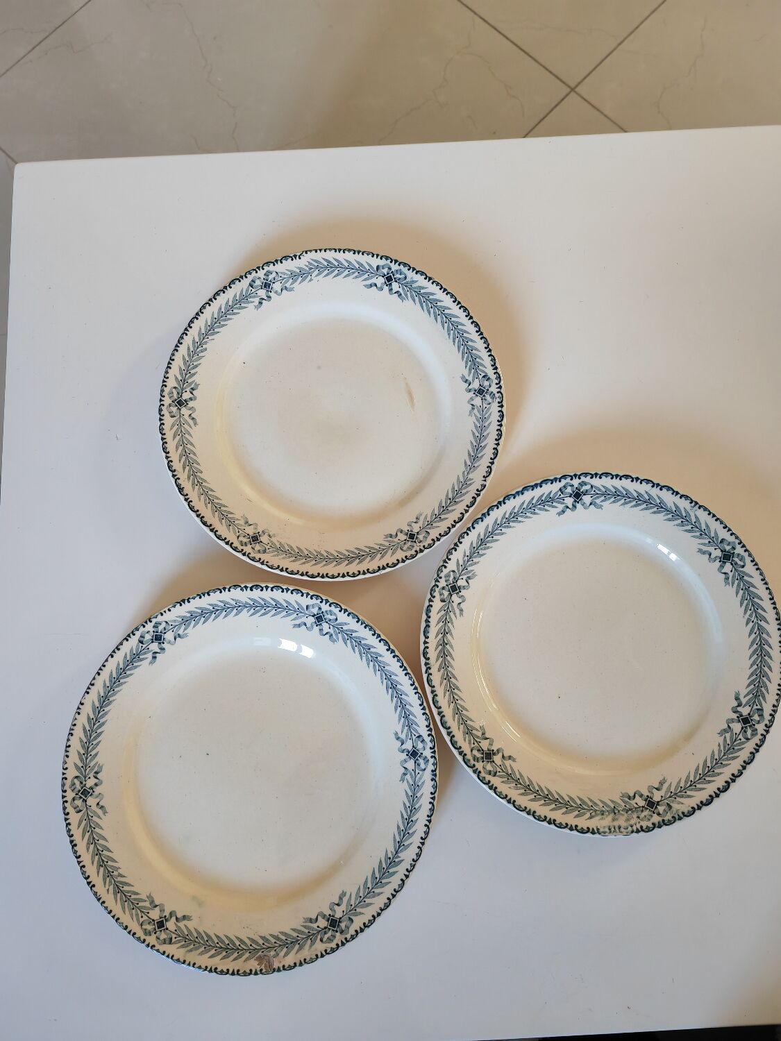 3 plates iron earth Chinon