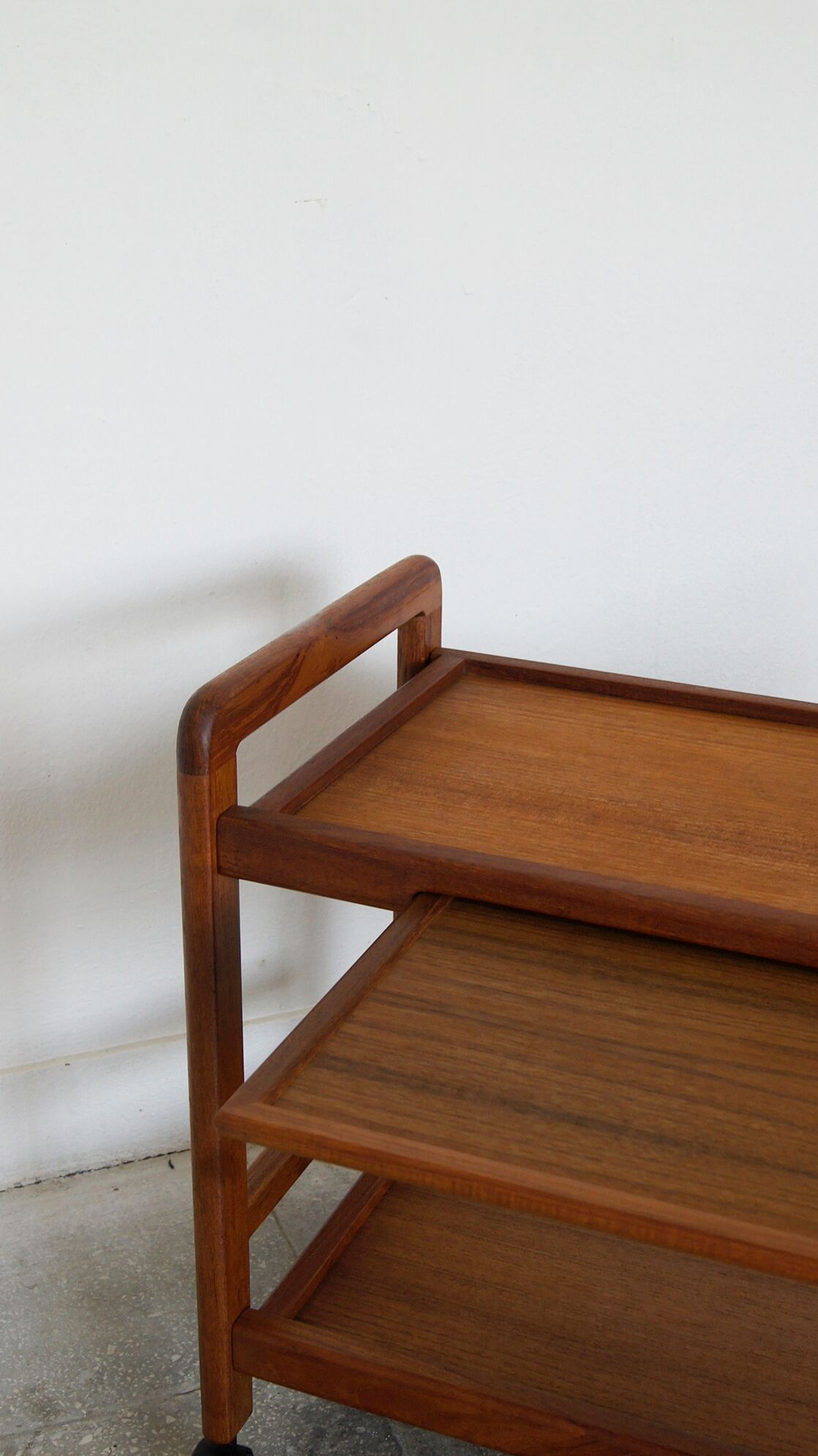 Desserte danoise en teck, années 1960