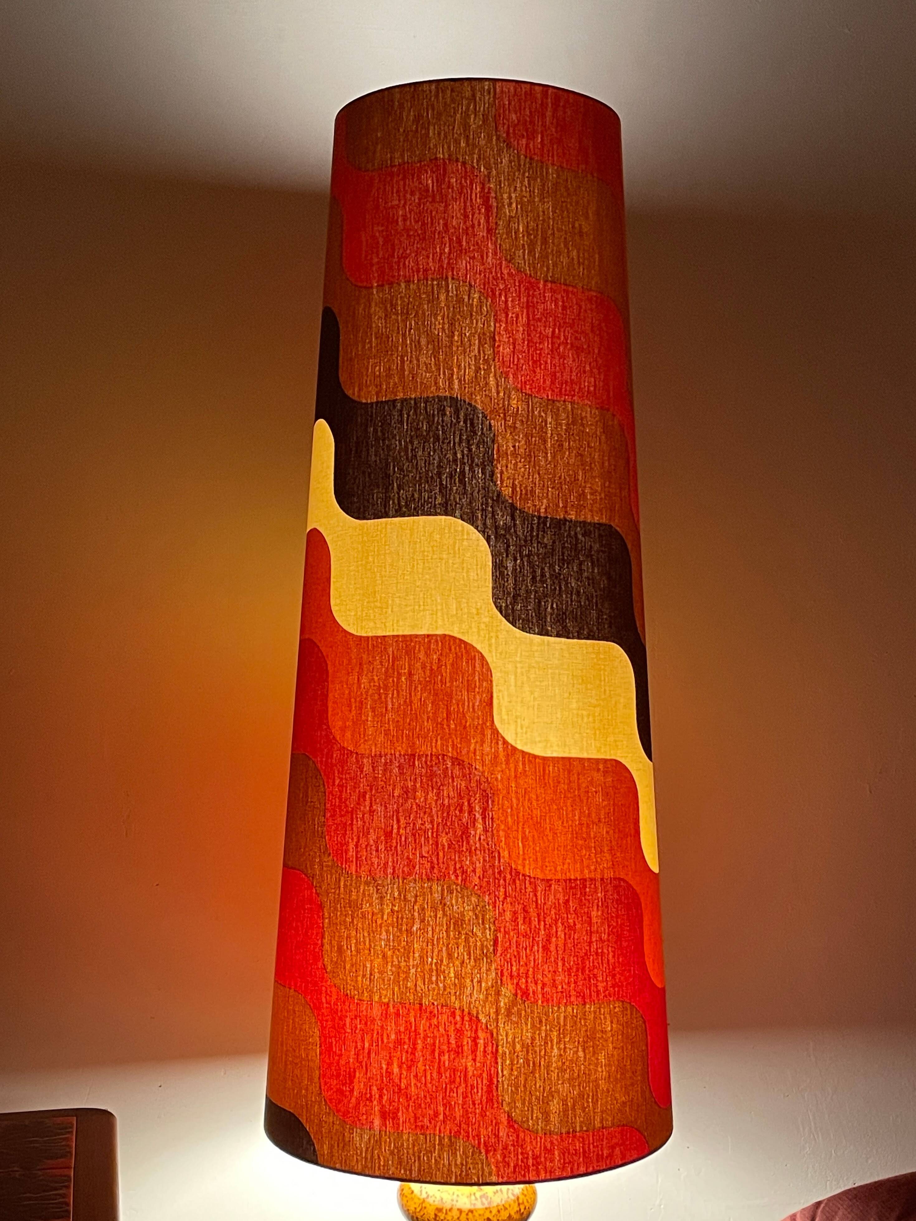 Vibration floor lamp - vintage 1970's