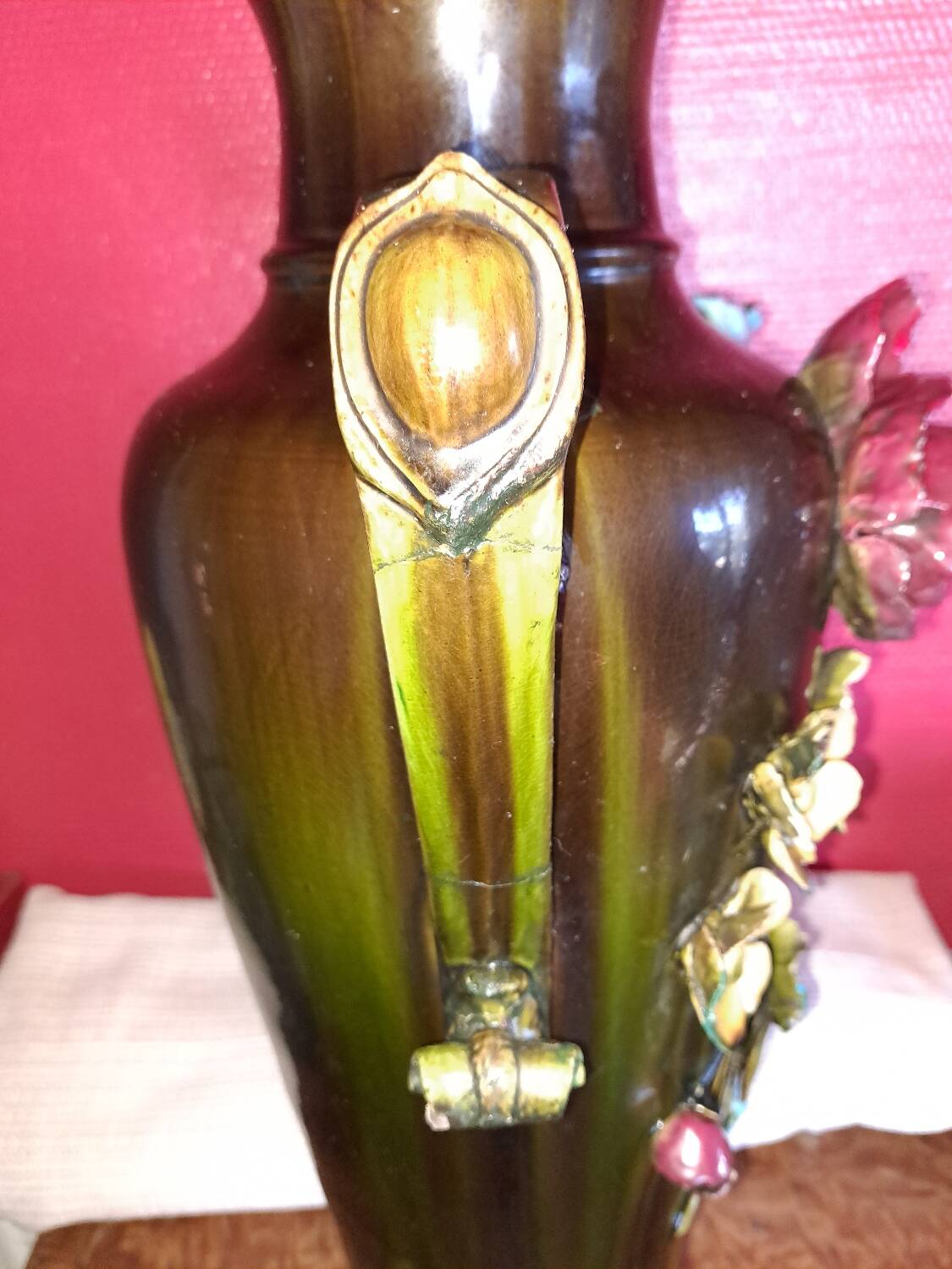 Grand Vase en Barbotine. XIX siècle.