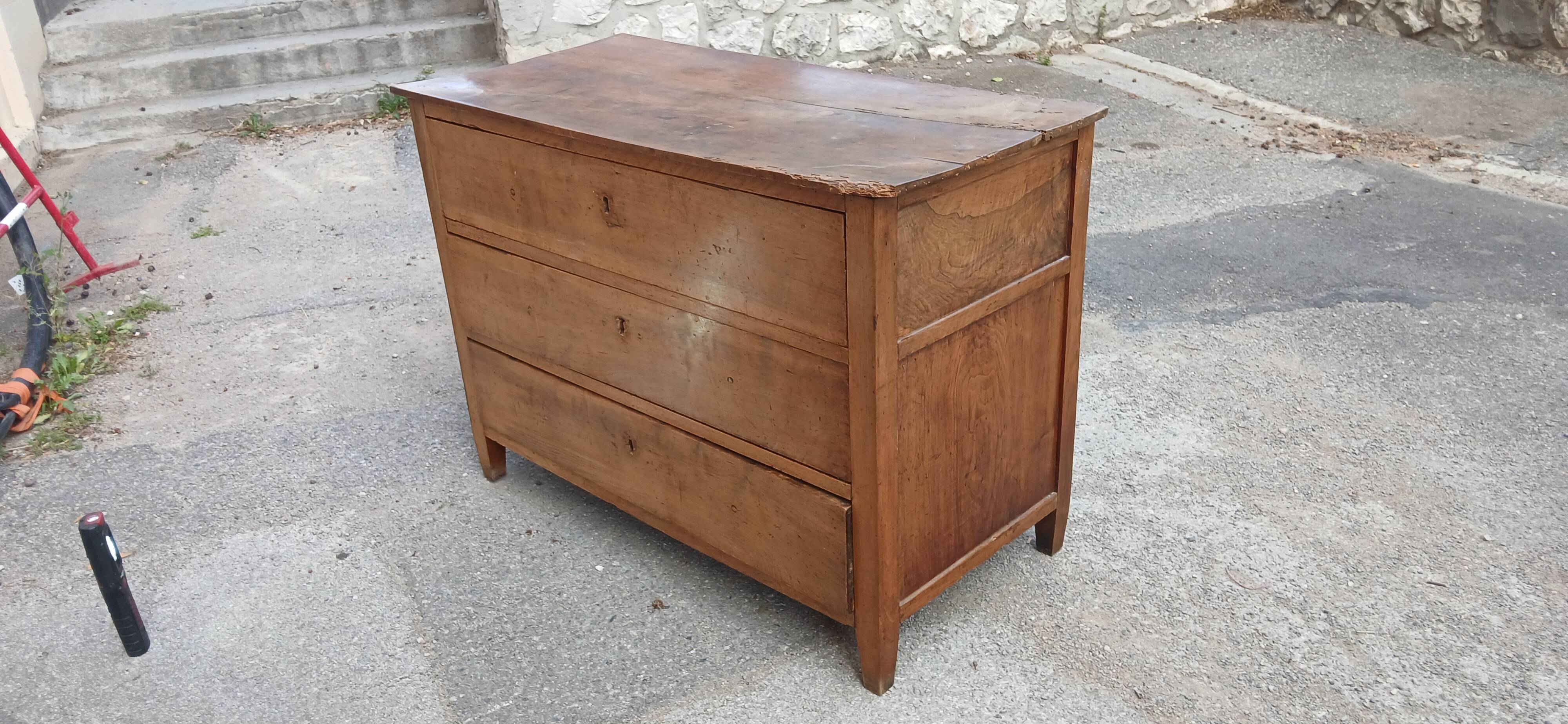 Regional chest of drawers in vintage cherry wood