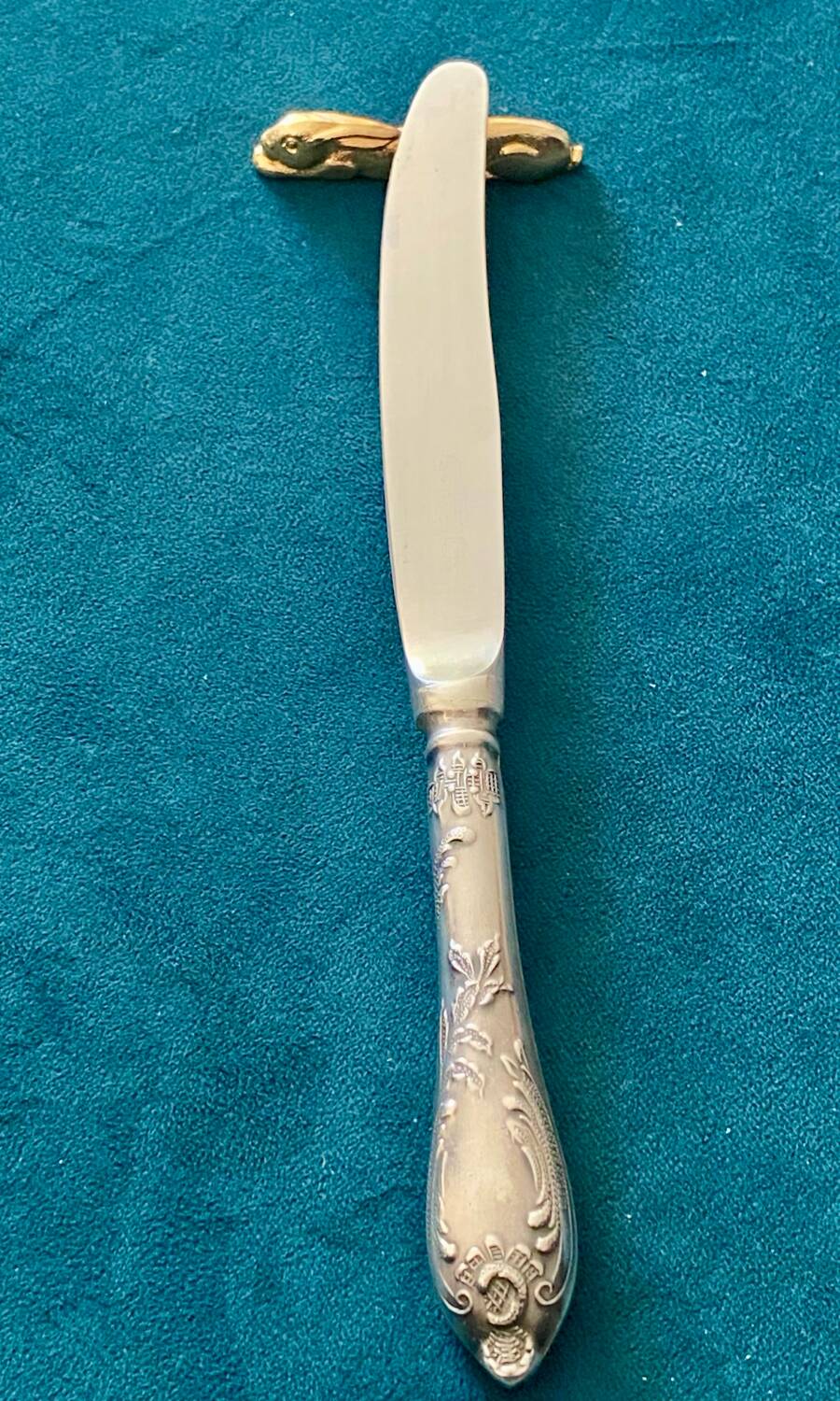 10 rabbit-shaped gold knife holders