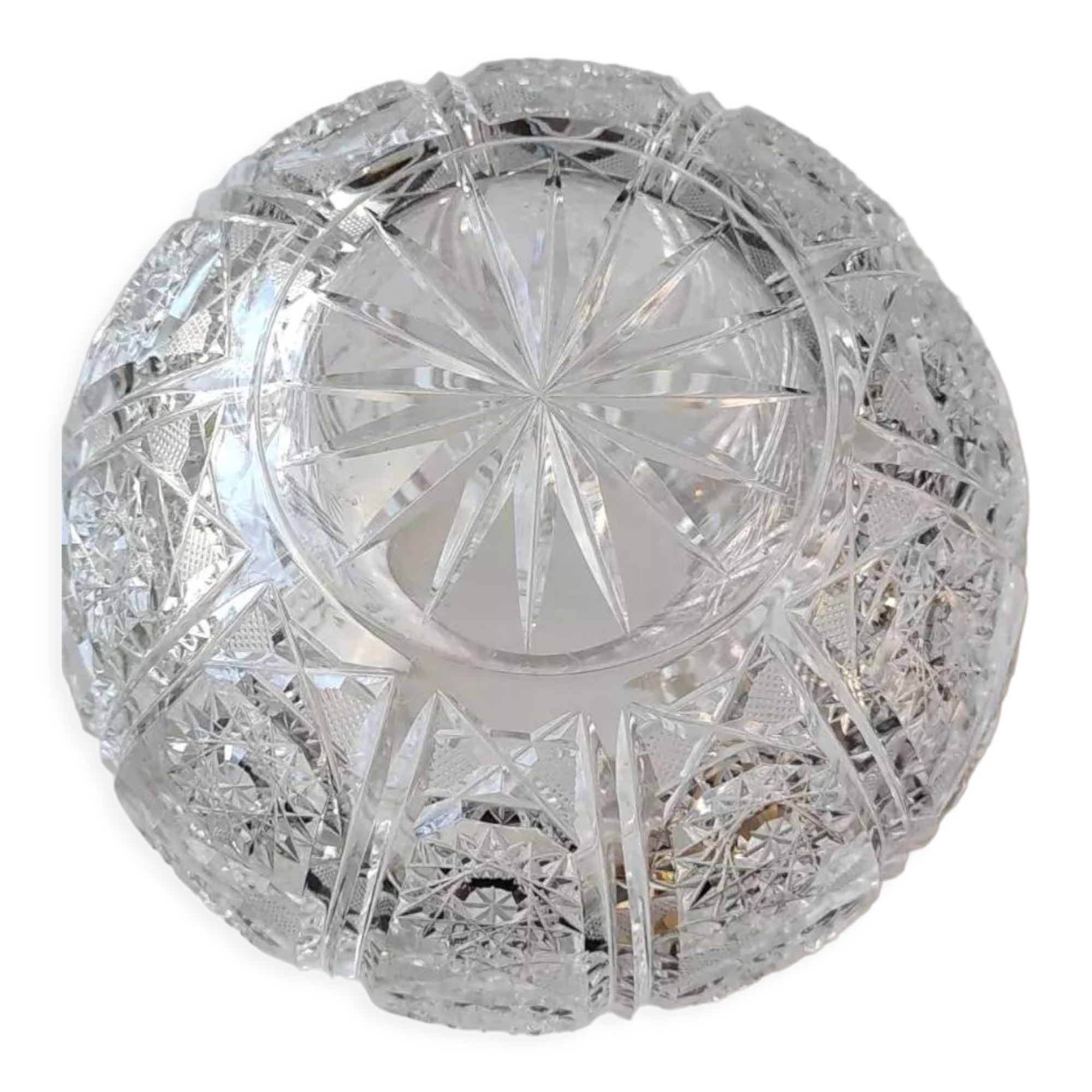 Vase shaped ball in carved Bohemian crystal. Star motifs, diamond braces, hardwoods. Diam 16 cm