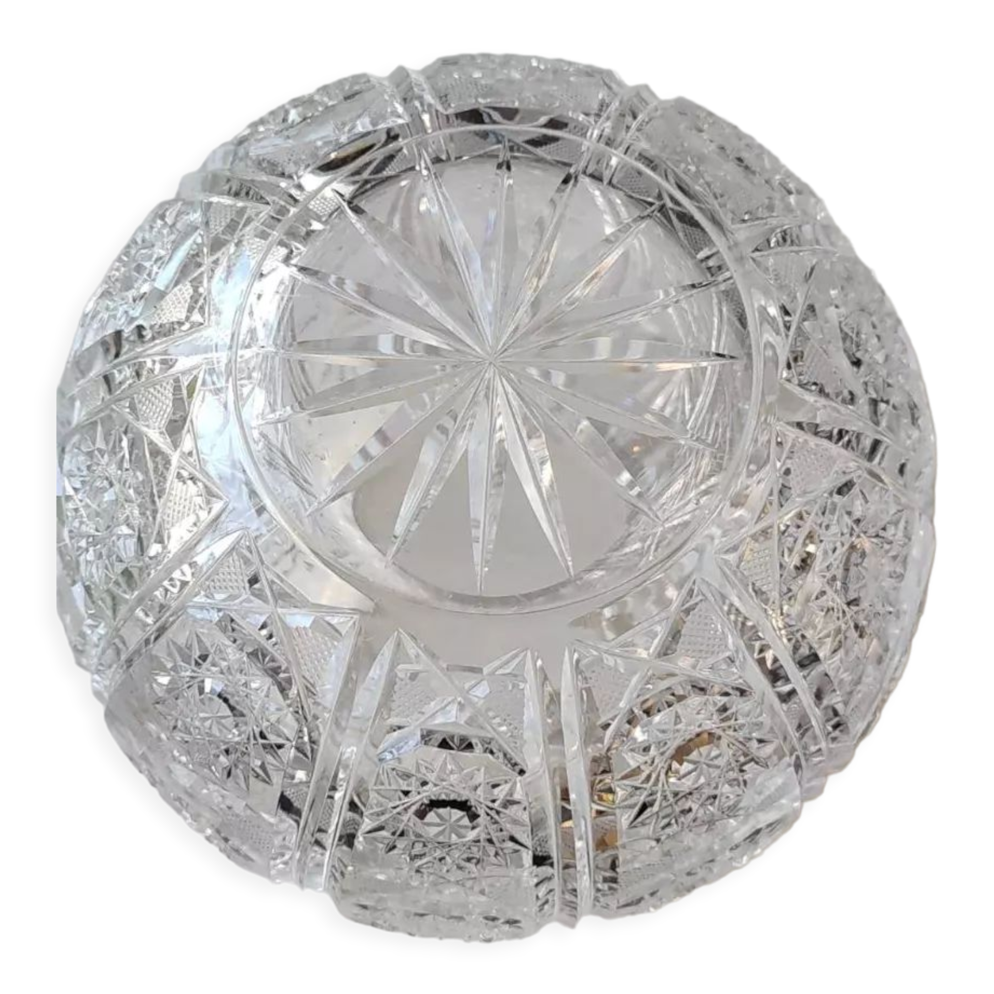 Vase shaped ball in carved Bohemian crystal. Star motifs, diamond braces, hardwoods. Diam 16 cm