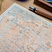 Imprimée en 1906, plan de Nîmes. O