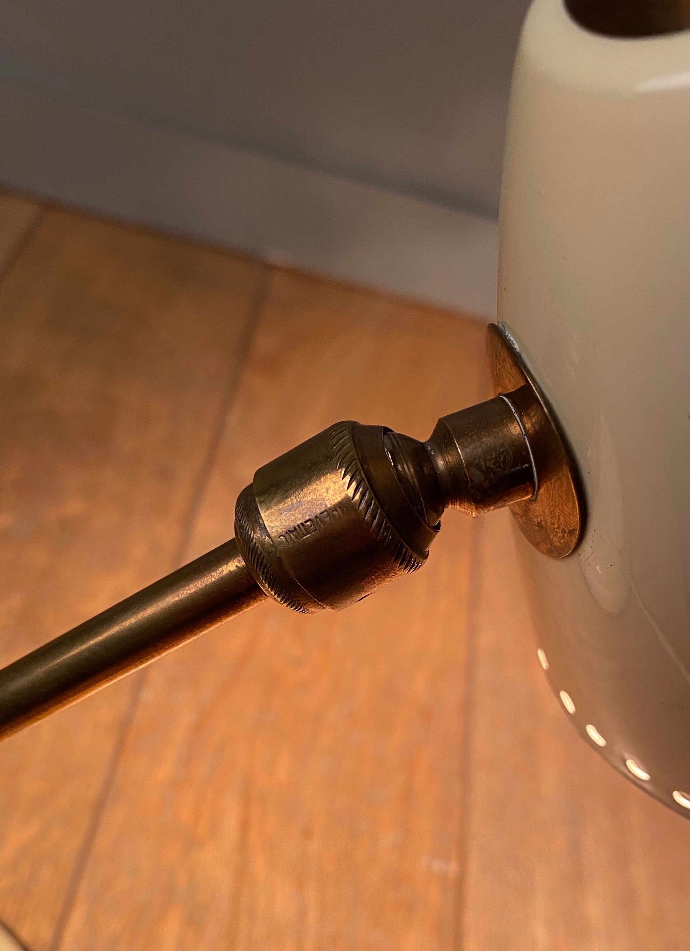Lampe de fabrication Italienne 1950 articulée à balancier