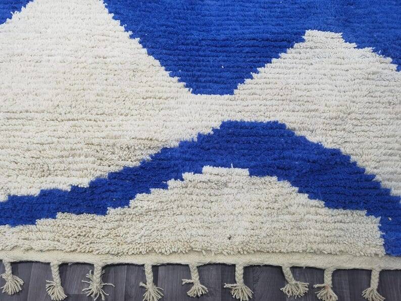 Large wool Berber rug decorated 250/300