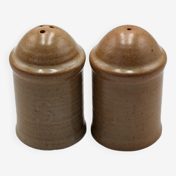 Ceramic salt shaker and pepper shaker