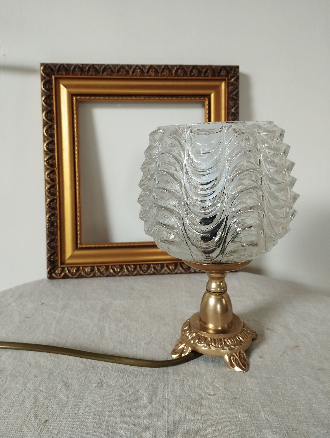 Golden metal foot lamp, twisted glass, vintage